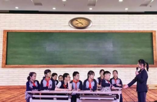 沉迷网络需谨慎 学会自律爱生活 | 兰州东方学校（小学部）开展学科融合主题讲座