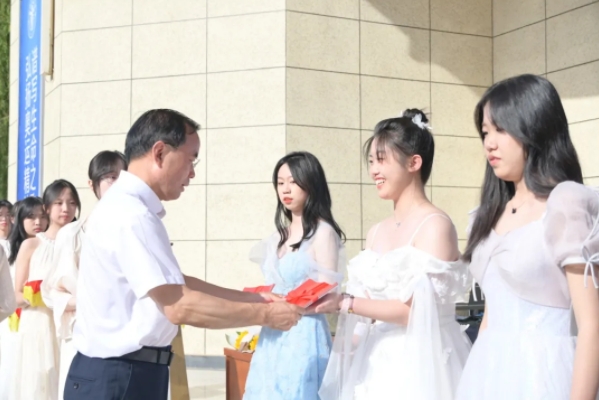 十八而志 筑梦起航 | 兰州东方中学隆重举行2024届高三学生成人礼暨毕业典礼