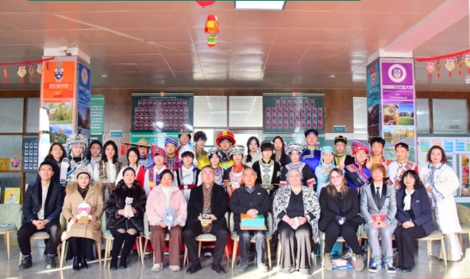 兰州东方中学国际高中开展迎新年民族服饰展示活动
