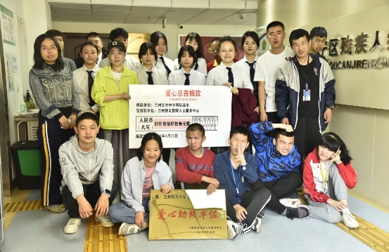 兰州东方中学国际高中爱心义卖捐赠仪式纪实