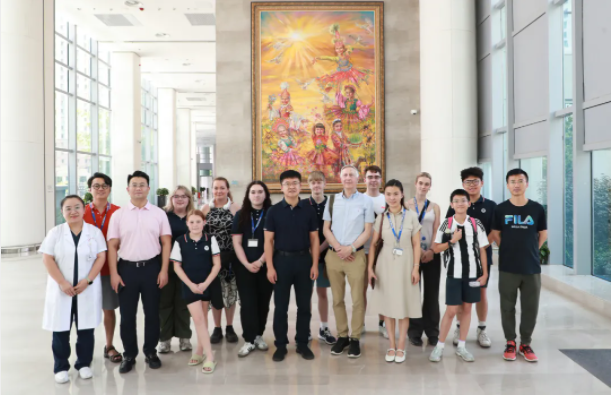 【医院活动】岐黄飘远 千里同好 英国学子走进我院开展中医药文化交流研学活动