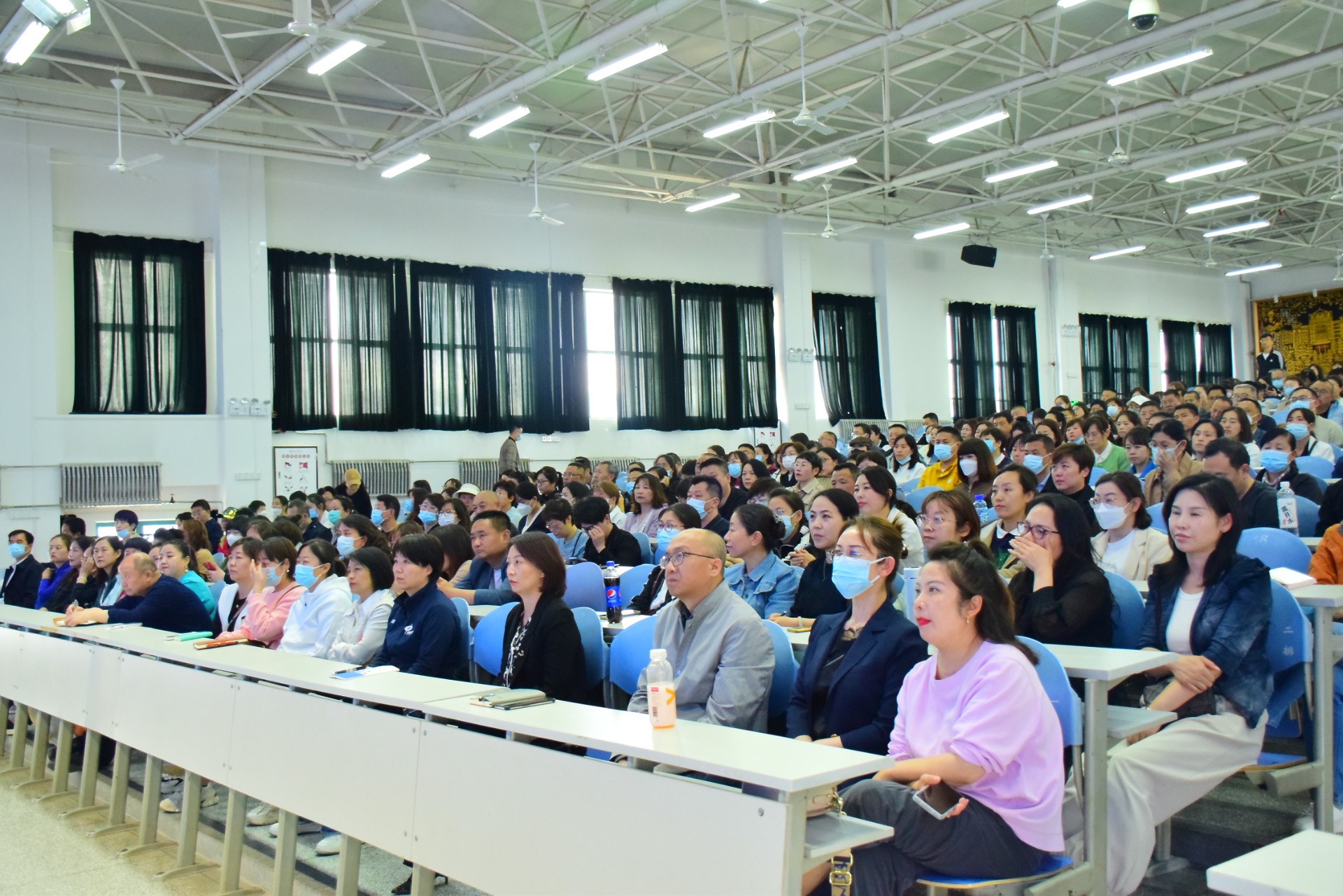 用理解之源 灌青春之花 | 兰州东方中学举行高一年级家长会暨心理讲座