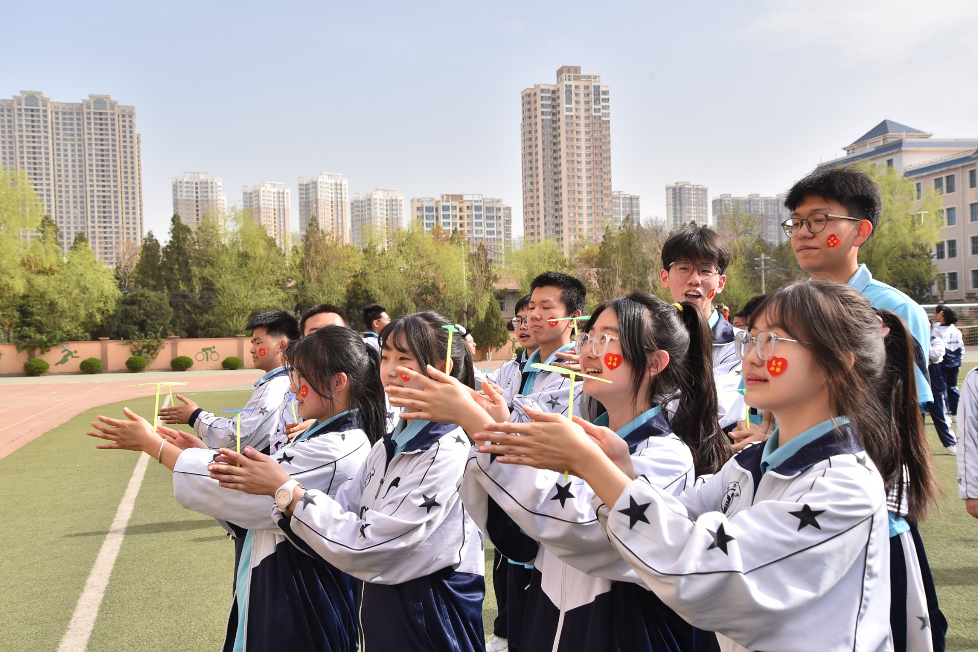 不惧未来 勇往直前 | 兰州东方中学高三年级考前放松心理团建活动纪实