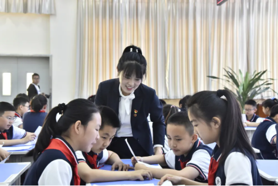 兰州东方学校（小学部）参加兰州市小学“弘扬传统文化 根植家国情怀”主题班会课例展示和教学研讨活动纪实