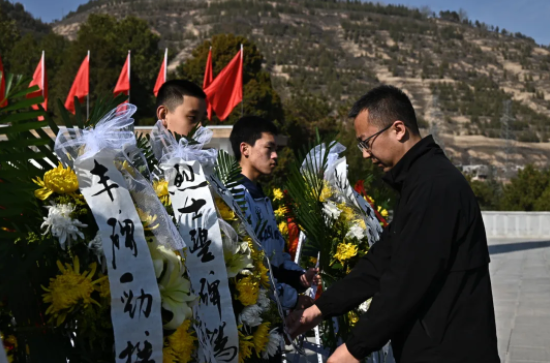 慎终追远 缅怀先烈 | 兰州东方教育集团开展党建带团建、带队建主题实践活动
