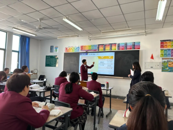Record of Lanzhou Oriental International Secondary School Open Class Competition