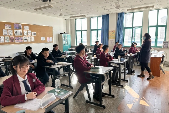 Lanzhou Oriental International Secondary School Young volunteers in action