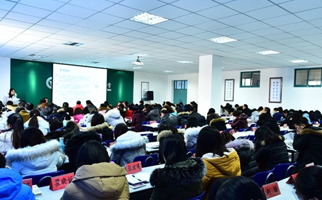东方中学召开教师表彰大会