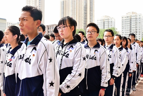 激扬青春志，共筑中国梦——东方中学举行纪念五四运动大会暨新团员入团仪式