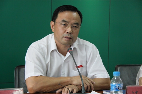 我校2013—2014学年第一学期教工大会暨校本培训拉开帷幕