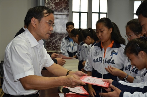 我校举行自主学习标兵颁奖会