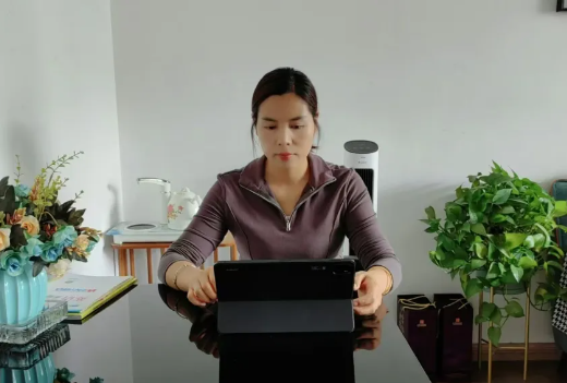 智慧父母大讲堂 | 兰州东方学校（初中部）2024-2025学年第一期八年级家长学校课堂纪实