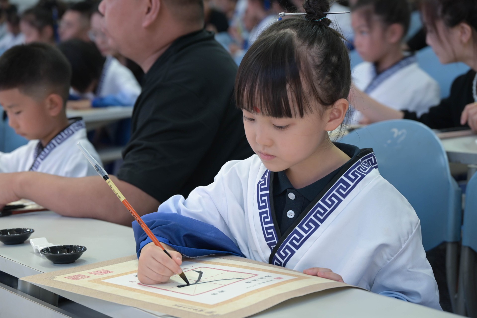 开笔启智 礼润童心 | 兰州东方学校（小学部）举行一年级新生开笔礼