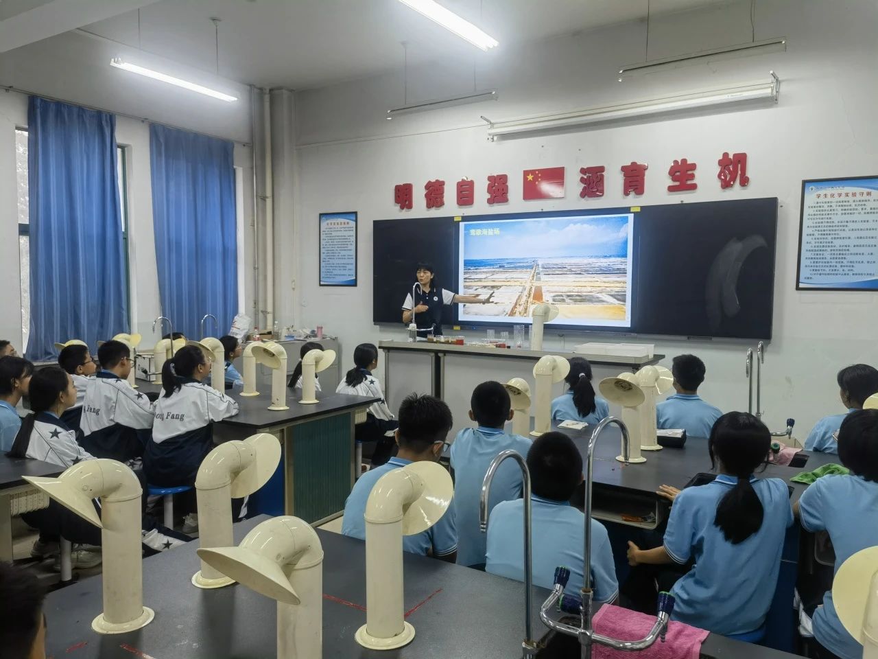 蕴藏在深海中的生命之光 | 兰州东方学校举行跨学科融合科普讲座