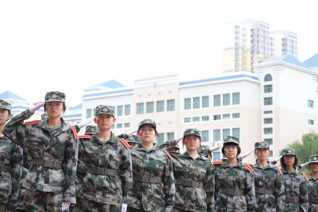 砺青春意志 承家国情怀 | 兰州东方教育集团隆重举行 2025-2026 学年开学典礼暨新生入学教育实践成果汇报表演