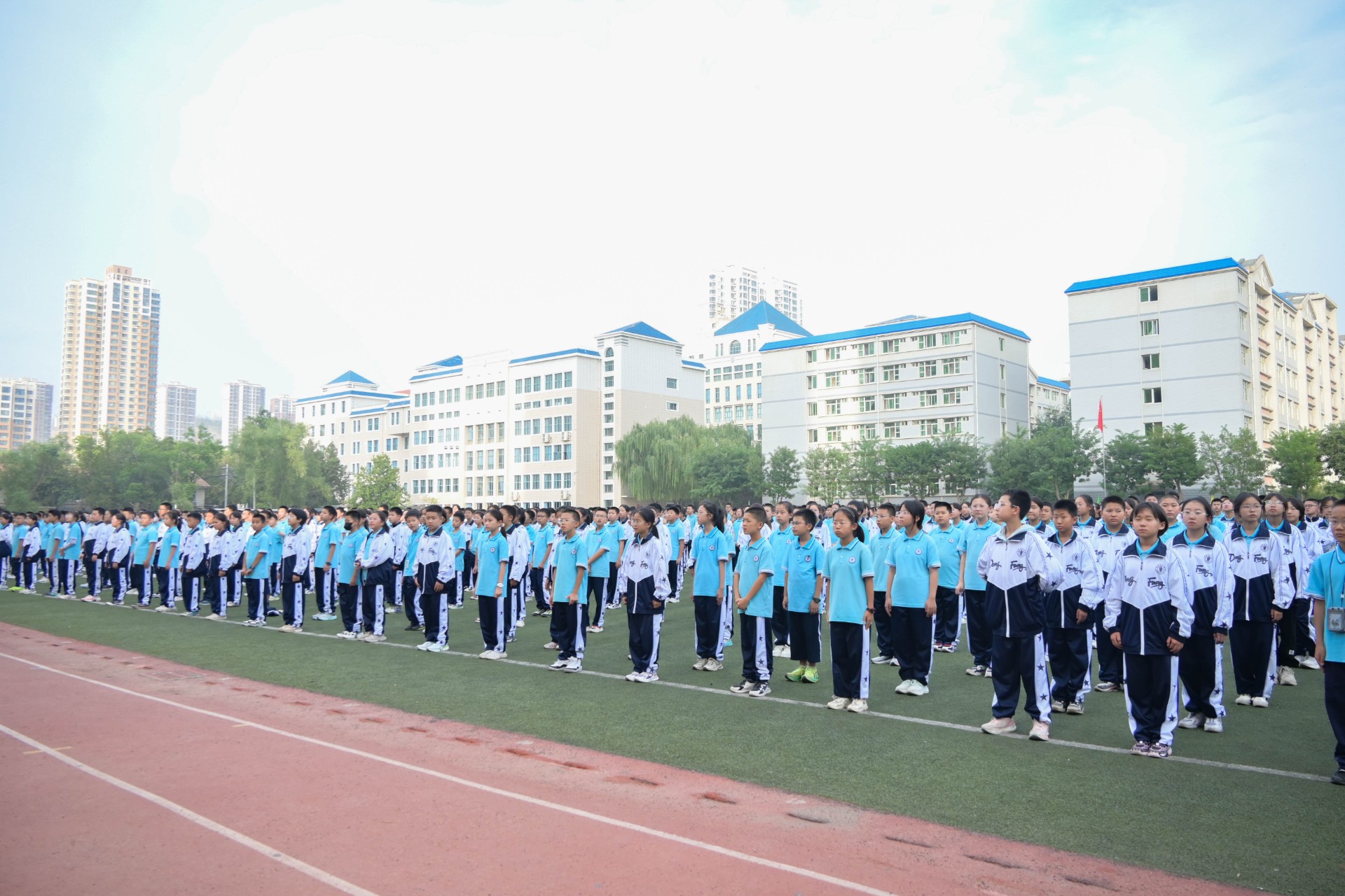 树立先进典型 激发奋进力量 | 兰州东方学校（初中部）举行学生表彰及奖学金颁发大会