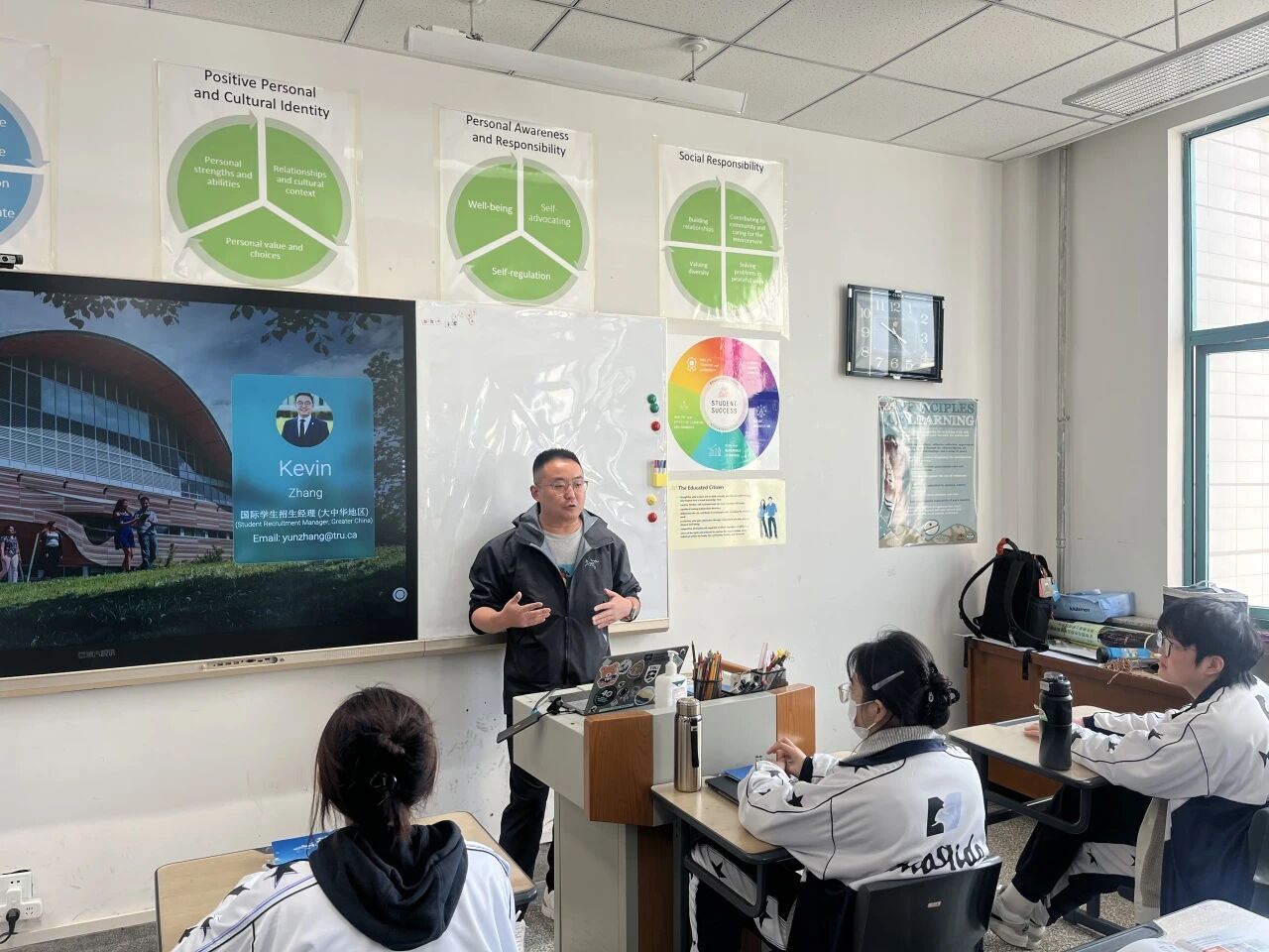 加拿大汤姆逊河大学招生官走进兰州东方中学国际高中