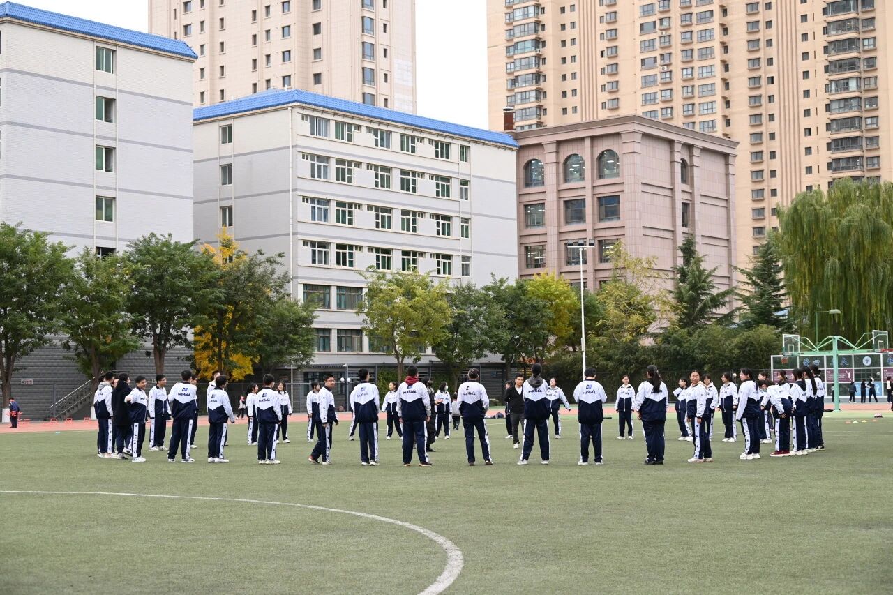 “搏”高致远 “考”出信心 | 兰州东方中学开展高三年级心理团建活动