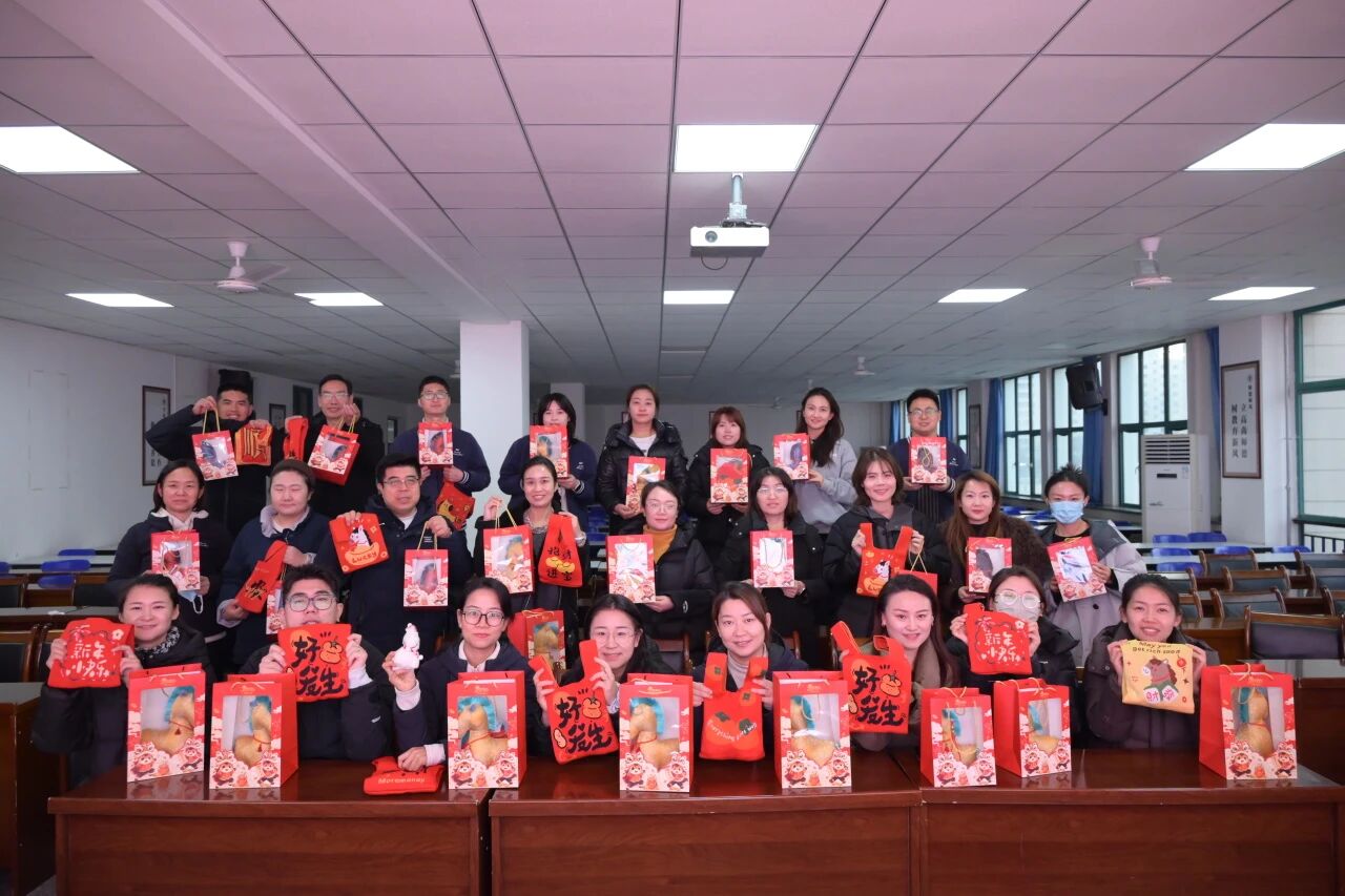 马首鸿运 新春联欢 | 兰州东方学校（初中部）八年级组教师团建活动纪实