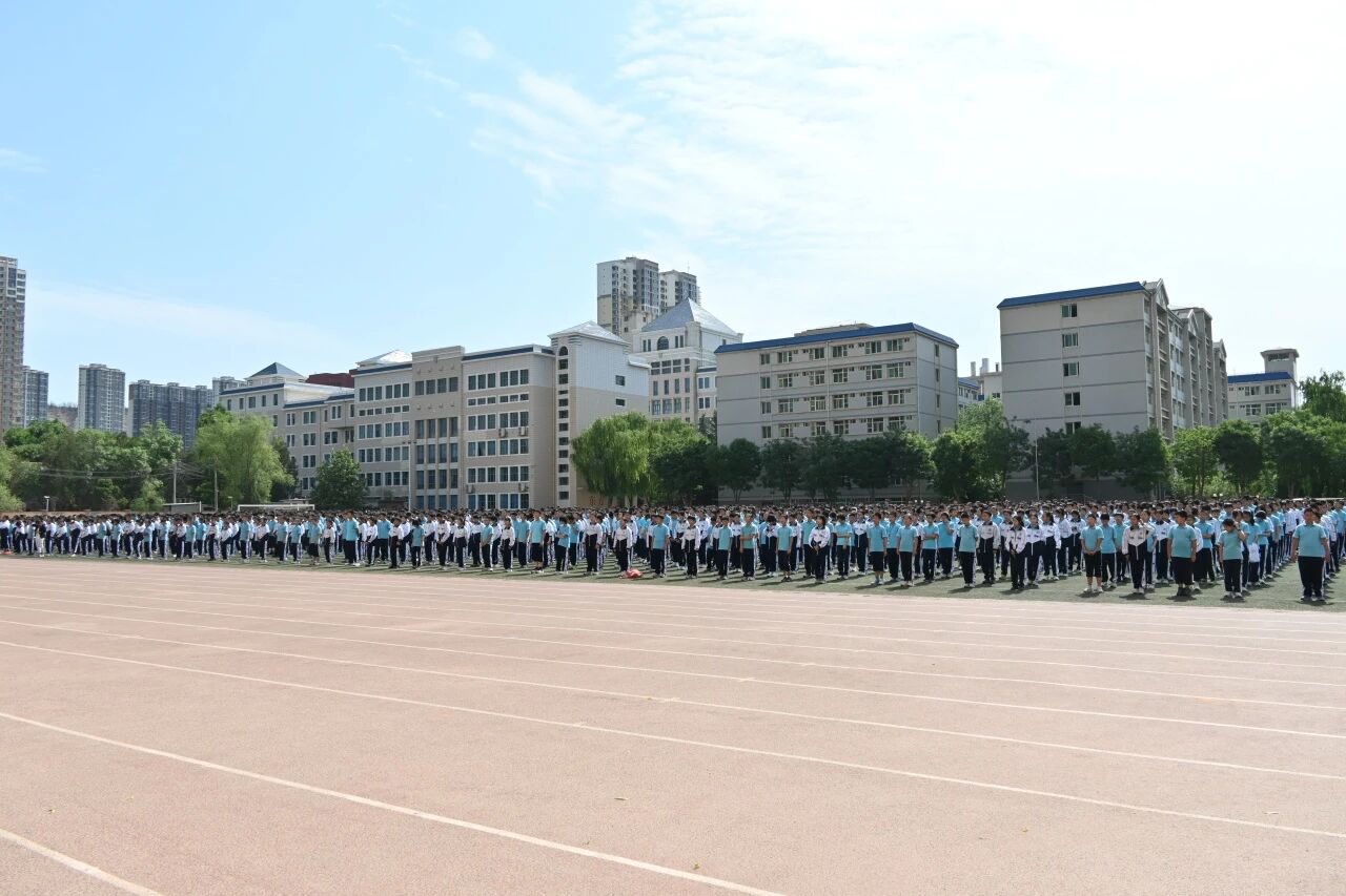 饮水思源怀初心 爱国荣校逐新程 | 兰州东方学校（初中部）开展主题教育暨优秀毕业生标兵表彰活动