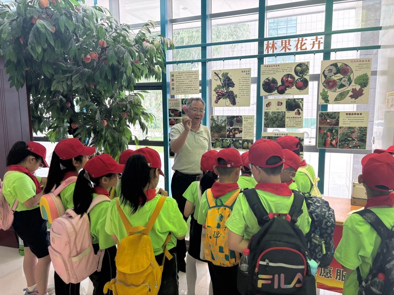 播撒绿色种子 共筑生态家园｜兰州东方学校开展省农科院生态文明研学实践活动