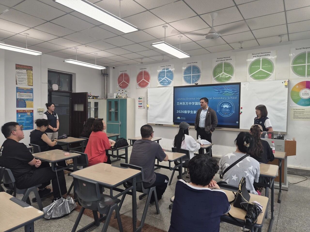 凝心聚力启新程 家校协同向未来 | 兰州东方中学国际高中顺利开展新学期家长会及新生适应性课程