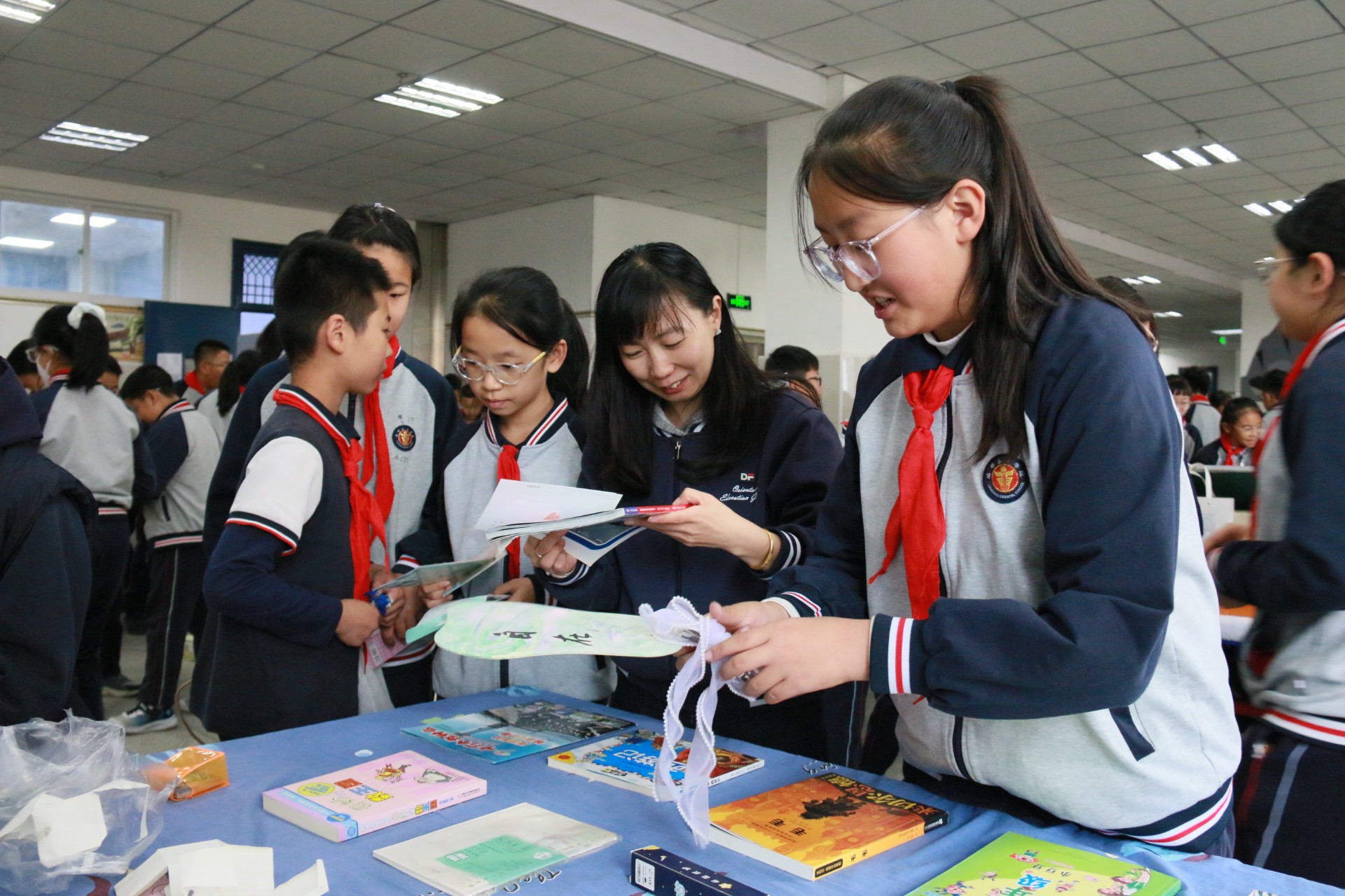 提案有声 变废为宝 | 兰州东方学校六年级“变废为宝——红领巾市集”热闹开市